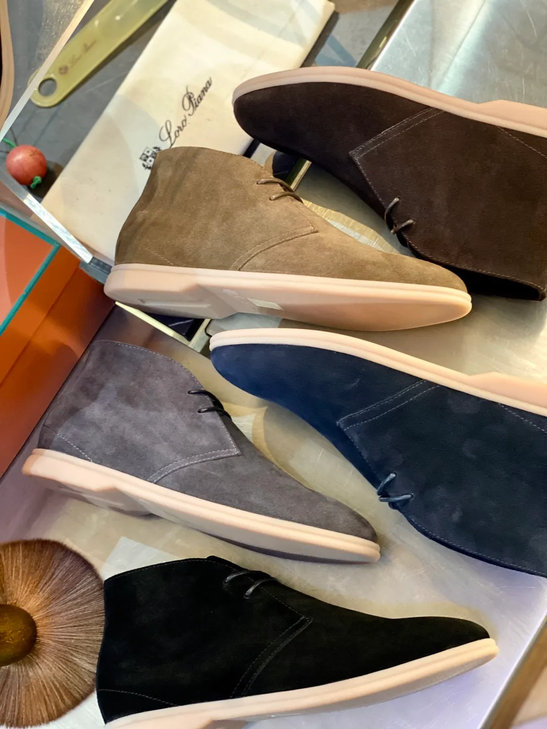 💰780 Loro Piana men's boots for autumn and winter ♞size; 39~46 The flexibility of first-layer cowhide returns to nature and feels the freedom and elegance in the city. A return to the original equestrian elegance aesthetics, Loro Piana is once again inspired by equestrianism this season, perfectly integrating freedom, elegance and functionality.